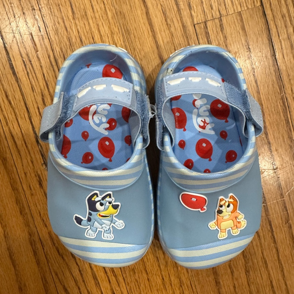 Bluey Toddler Boys Ground Up Comfort Clog Size 5/6 NWOT